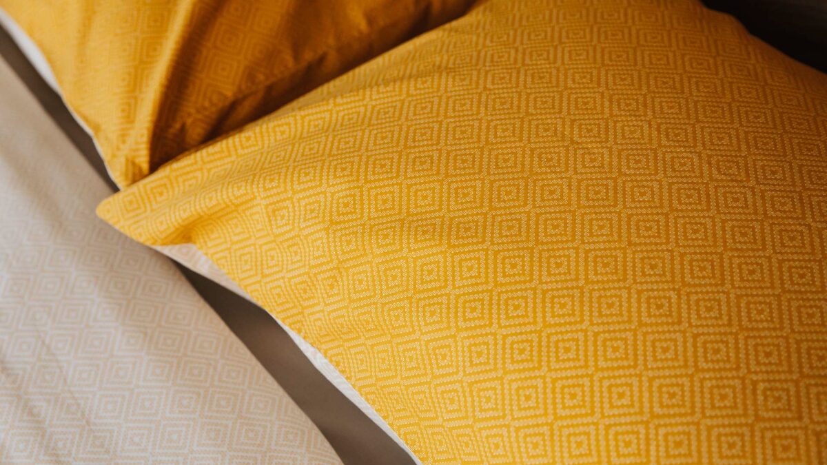 deep yellow diamonds pattern duvet set