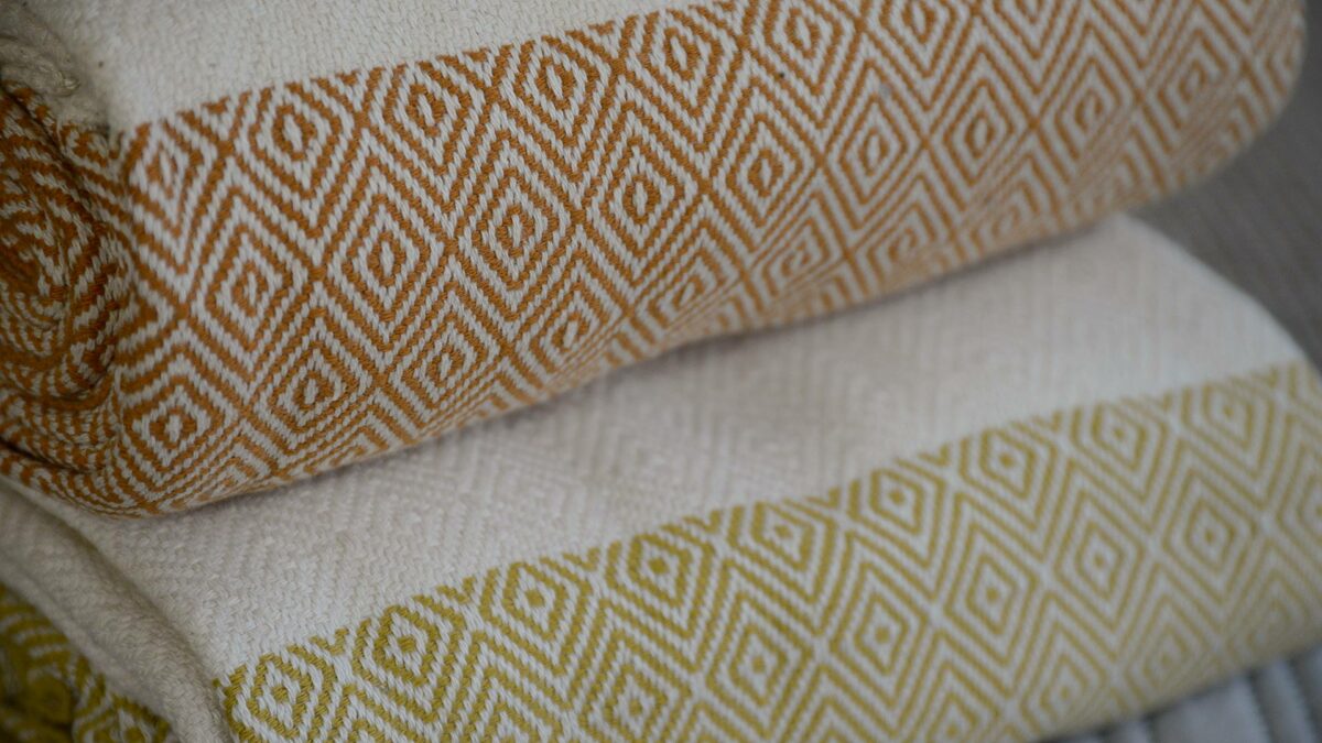 diamond weave cotton blankets in 2 colour options shown close up