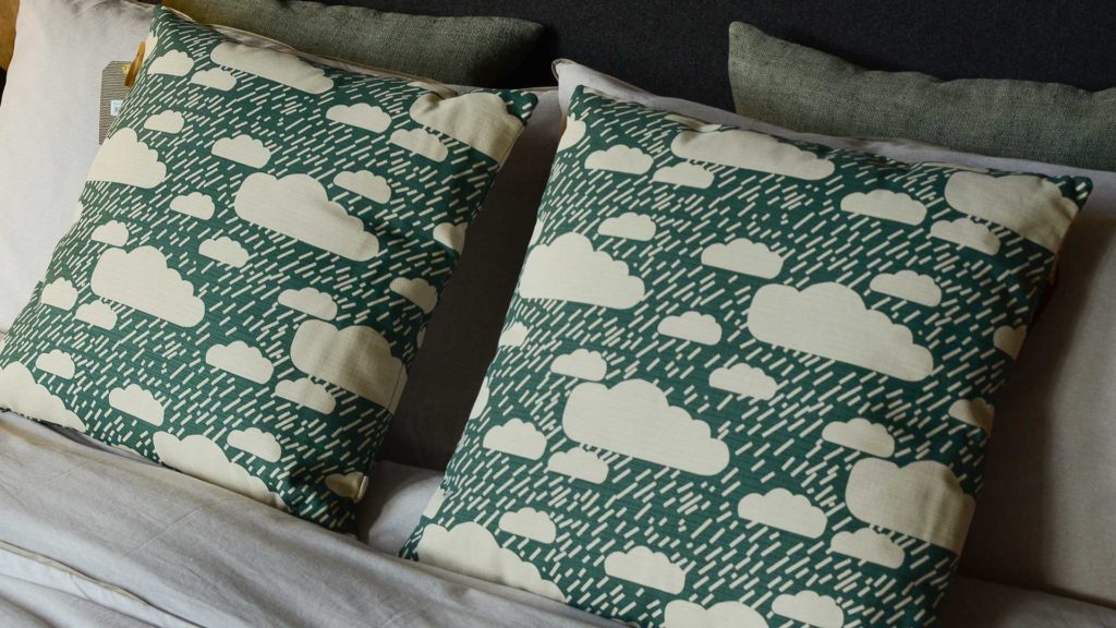 donna-wilson-cushion-rainyday-deep-green