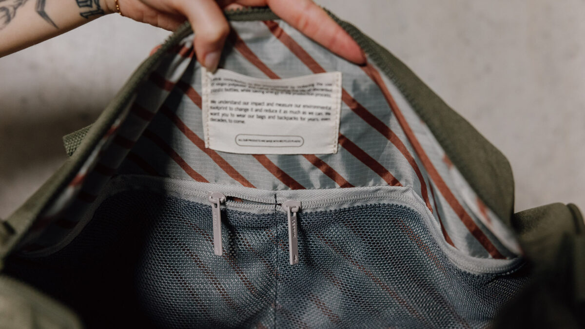 duffle bag internal pockets