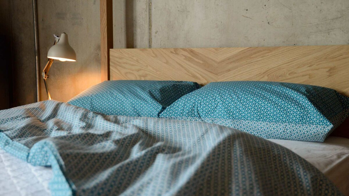 reversible duvet set - teal and ivory