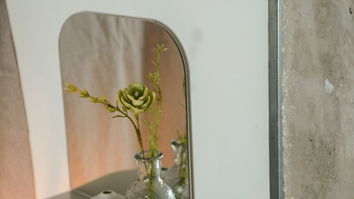 metal bedside shelf - mirror detail