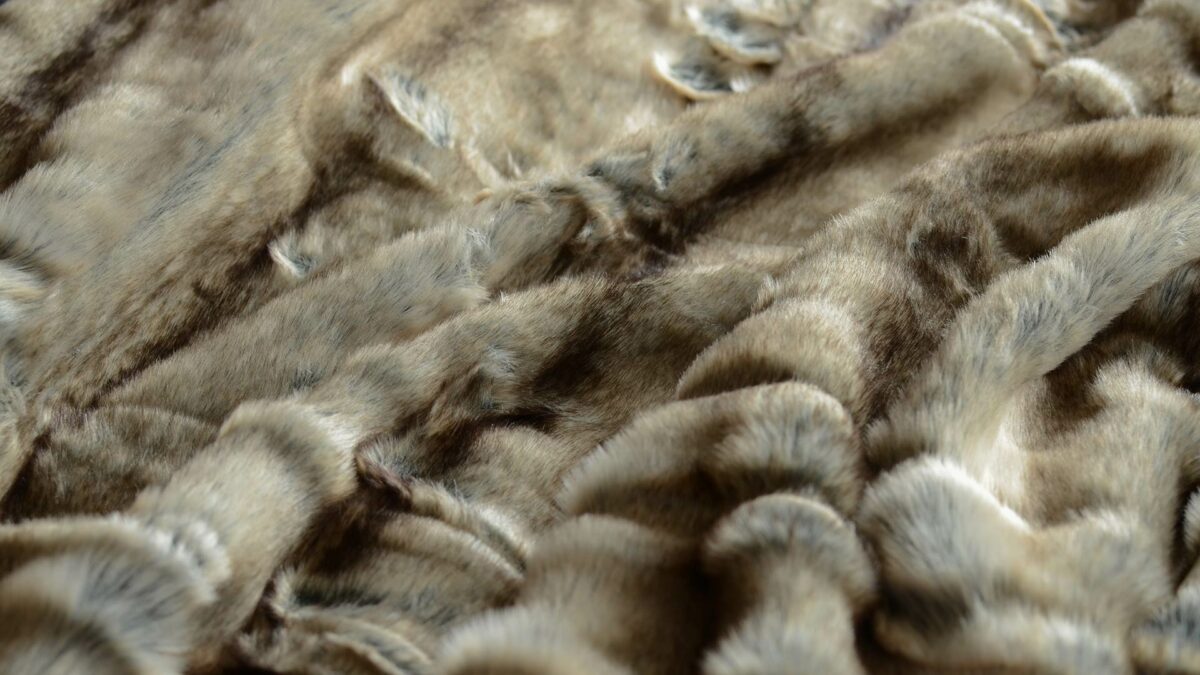 elk faux fur throw