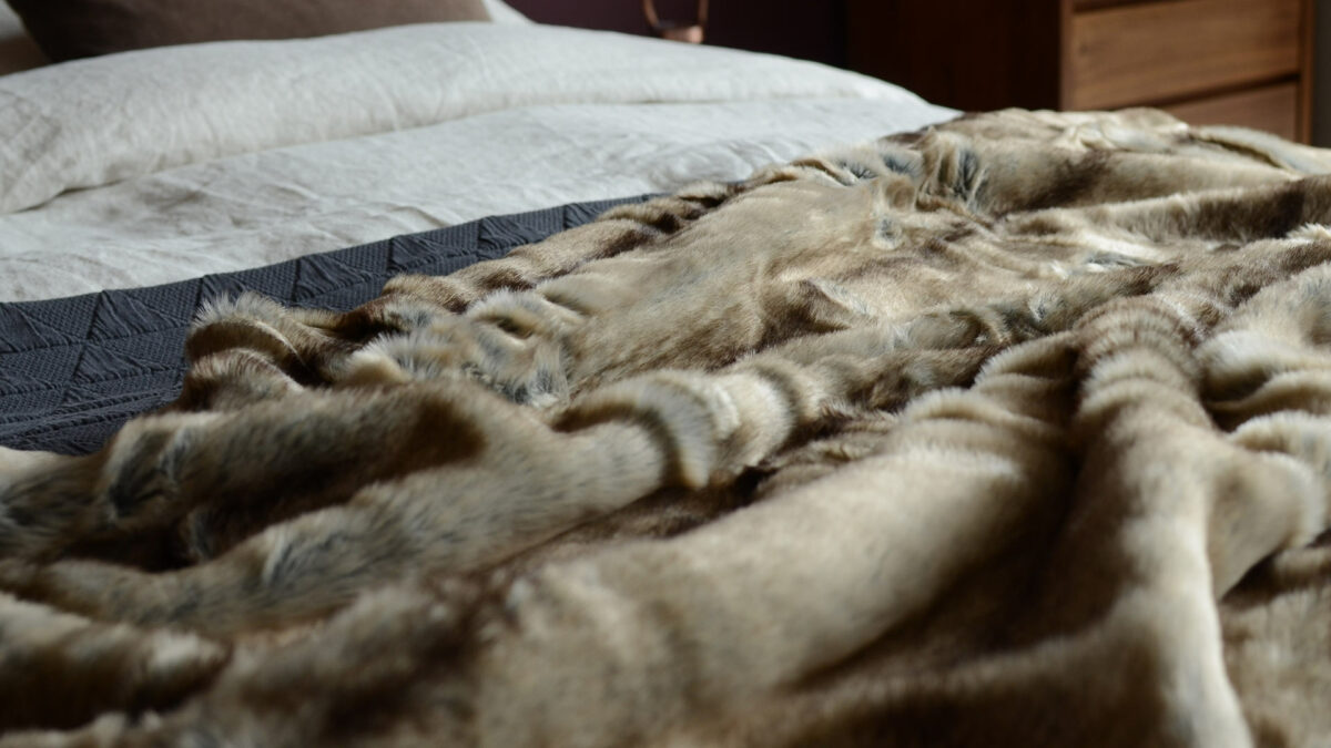 elk faux fur throw1