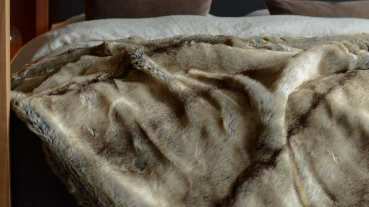 elk-faux-fur-throw