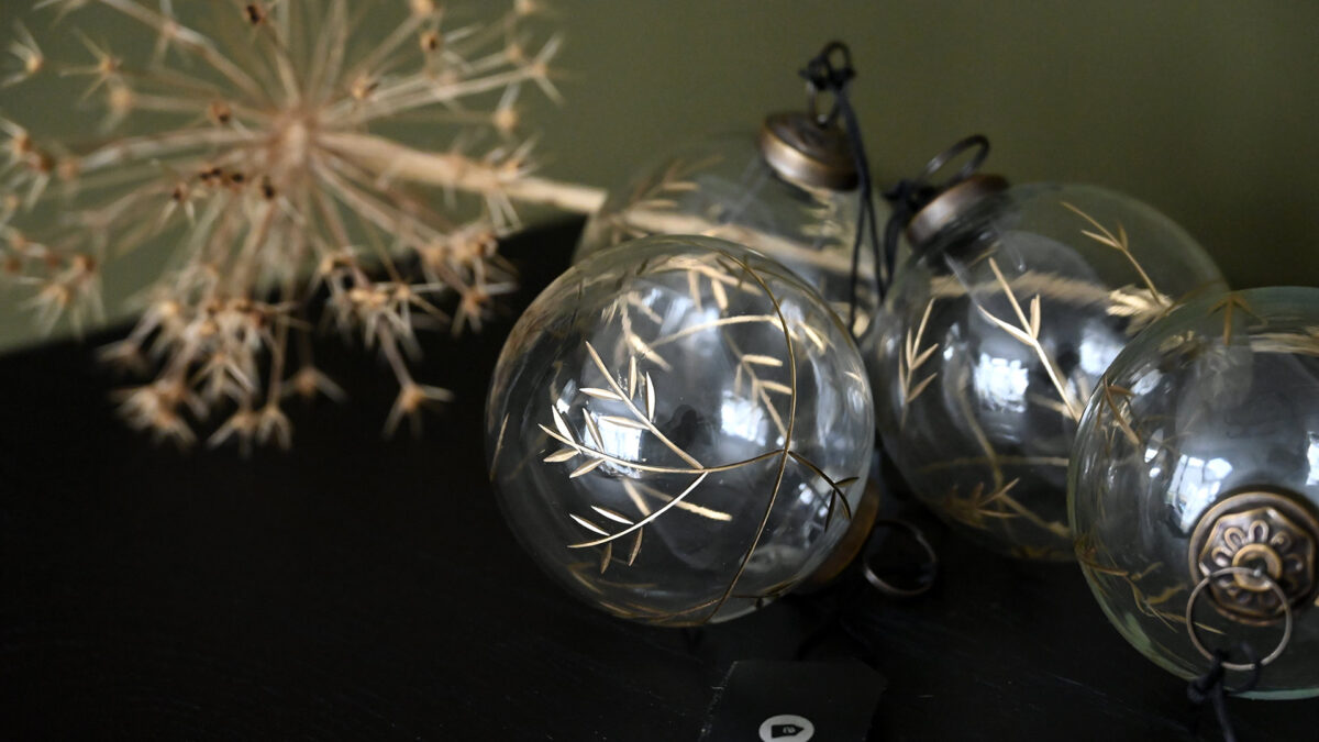 Box of Luxury Glass Christmas Ornaments - Gold Engraving - Image 2