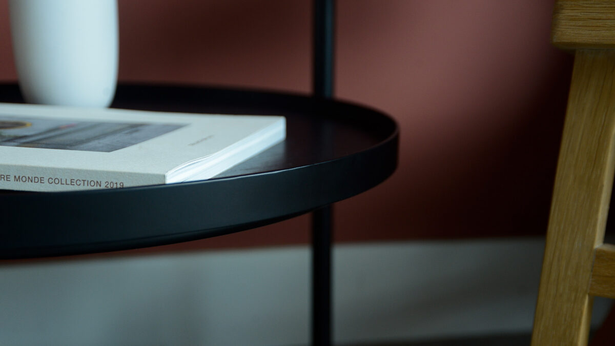ethnicraft swivel table tray edge detail