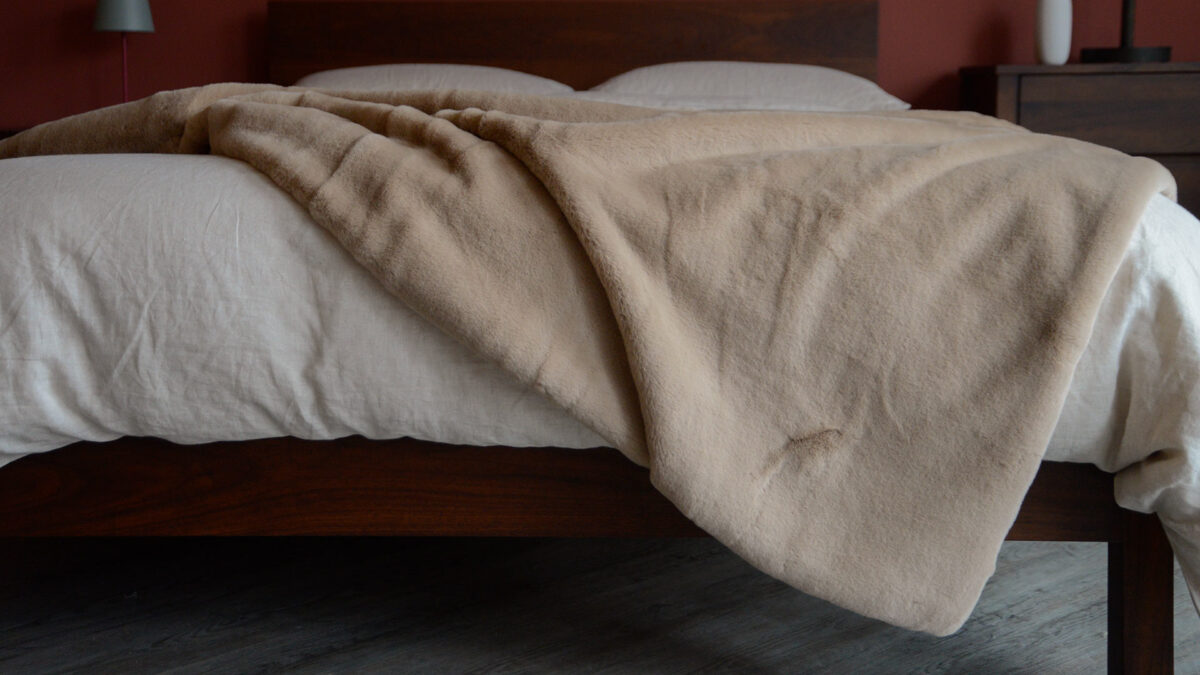 Luxury Faux Fur Throw in Camel - Image 3