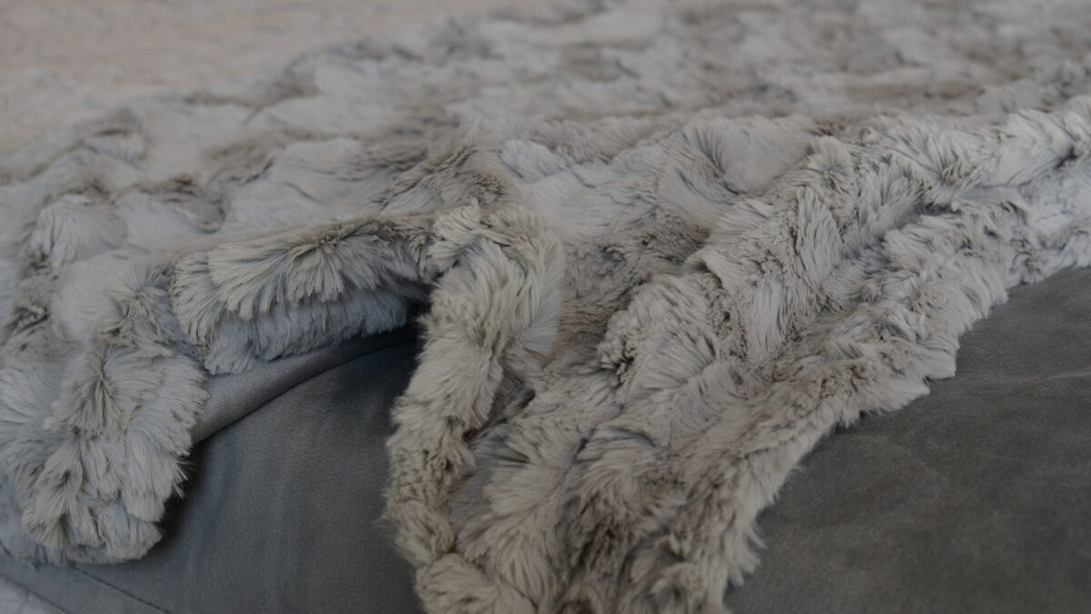faux fur throw dove grey2