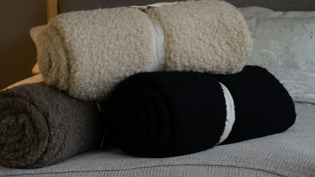 soft sheepskin effect fleecy throws in 3 colours