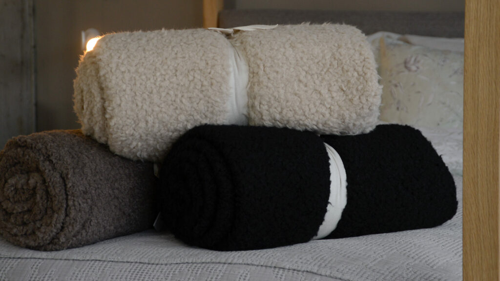 softest sheepskin effect fleecy throws in 3 colours