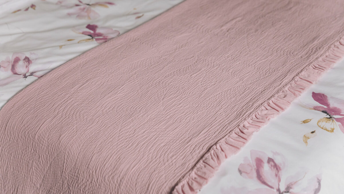 ruffe edged textured bedspread in rose pink