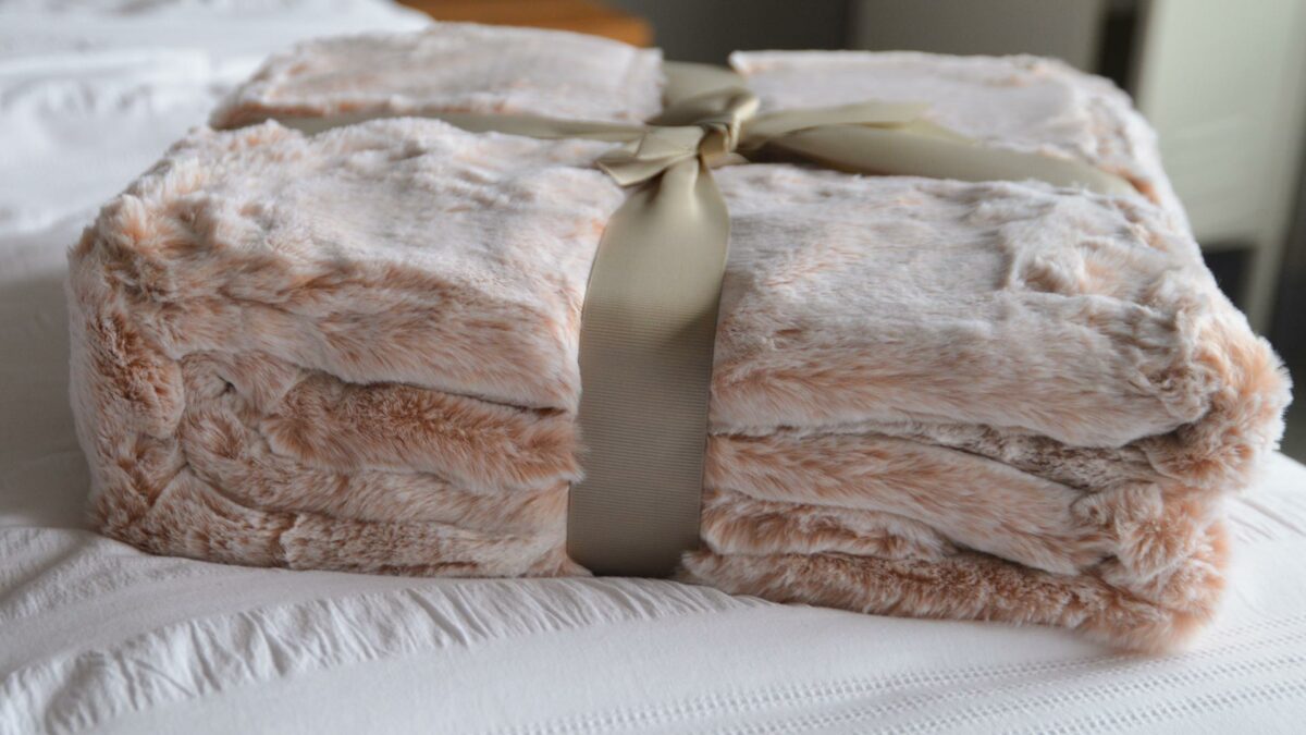 Soft faux fur throw in frosted blush pink