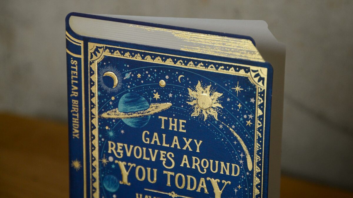 galaxy book birthday card close up gold reflect