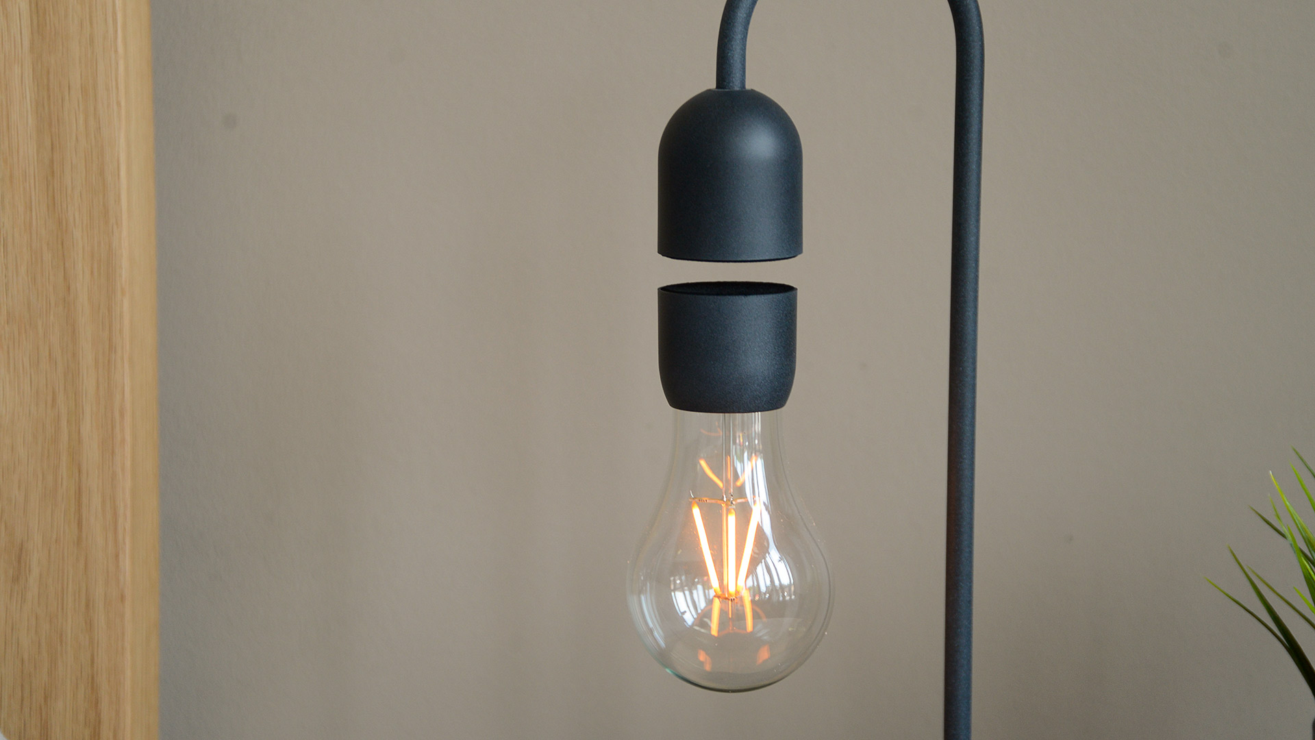 Hanging clearance desk lamp