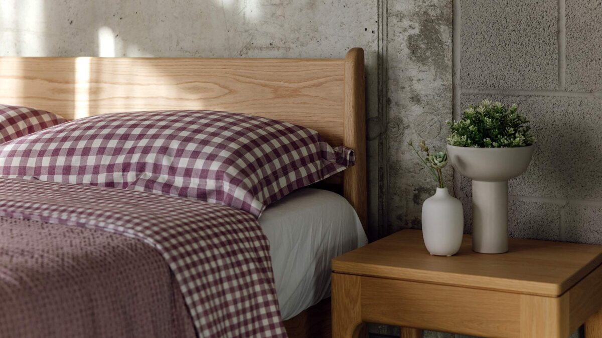 Ex-Display Low Bed - Solid Oak Pimlico - Image 3