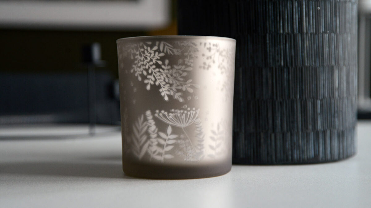 glass t light holder with silvered floral pattern
