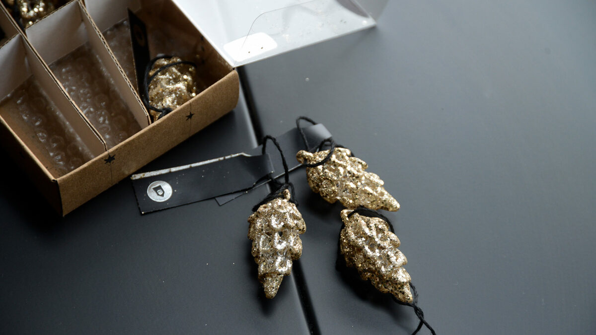 set of 6 glittery gold Pine cone Xmas decorations
