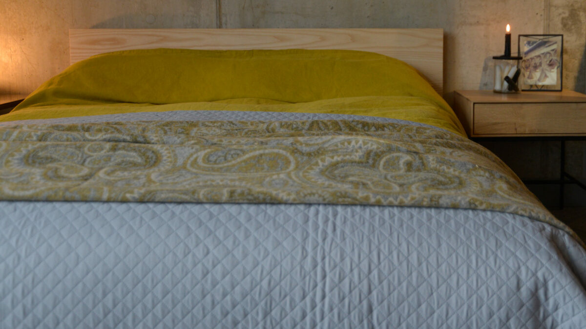 paisley-throw-gold-colour