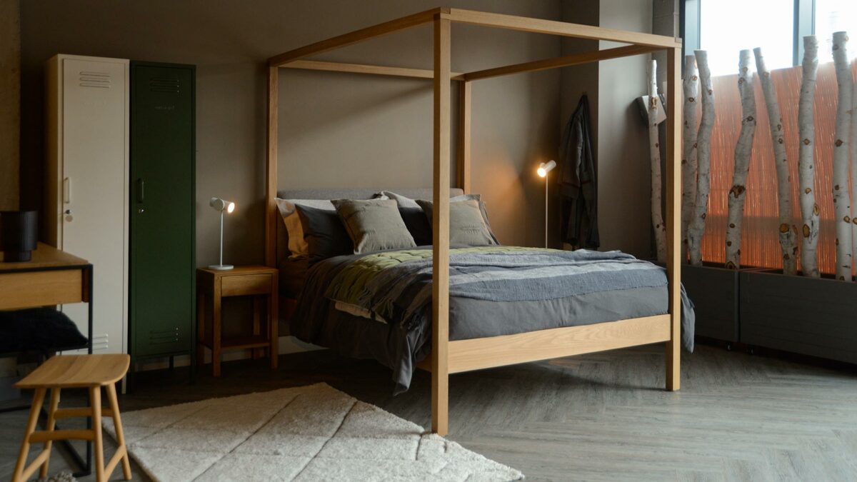 green and grey roomset with Highland 4 poster and lockers