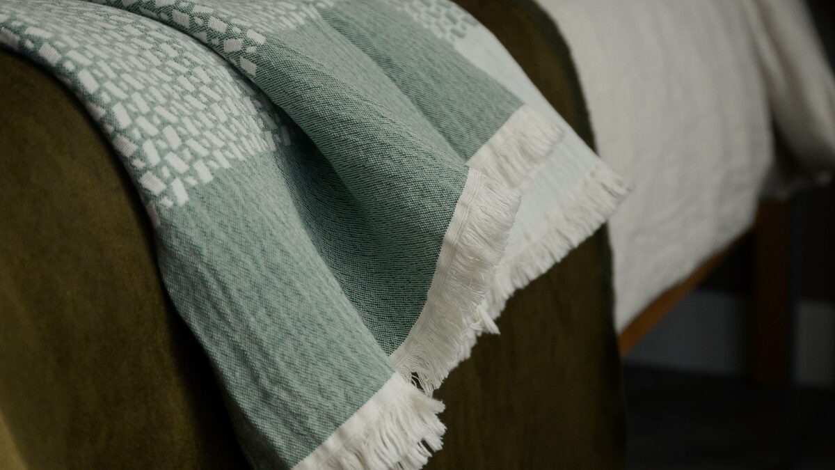 geometric cotton throws green