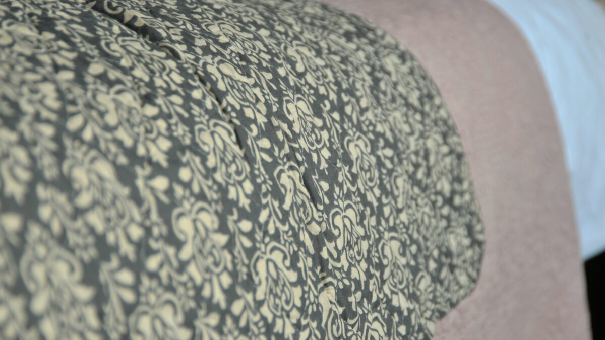 Grey Baroque Print Quilt - Cotton throw