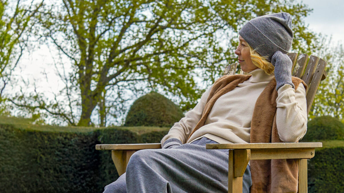 grey hat and mittens