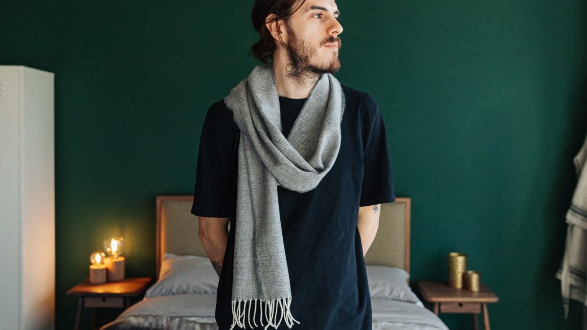 grey scarf in cashmere and merino wool