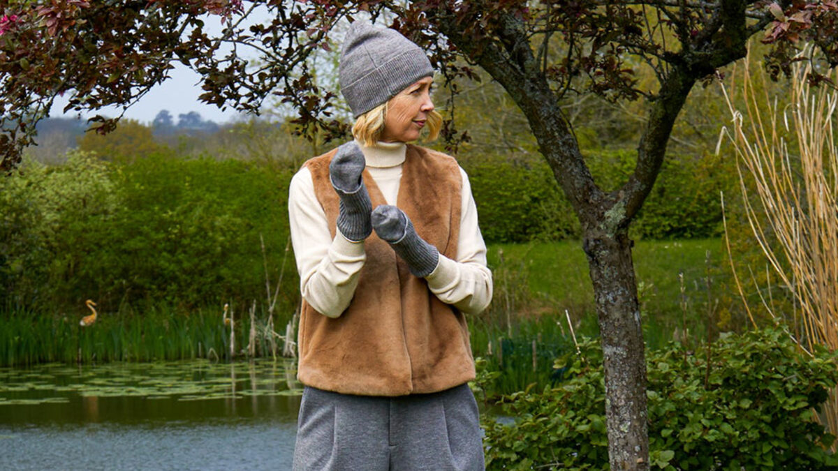 grey knitted hat and mittens