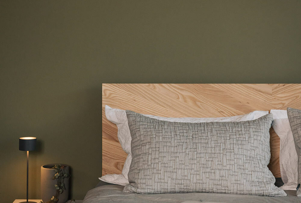 grey textured bedding on ash hathersage portrait