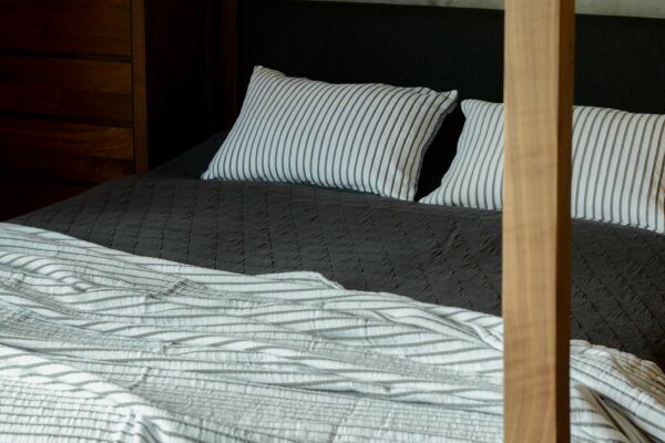 hikari-striped-bedspread-&-cushions