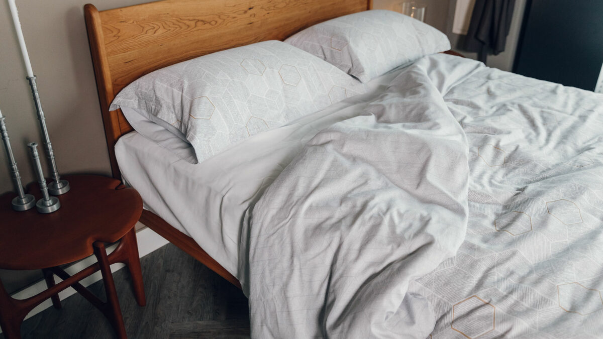 honeycomb print duvet set in grey and gold