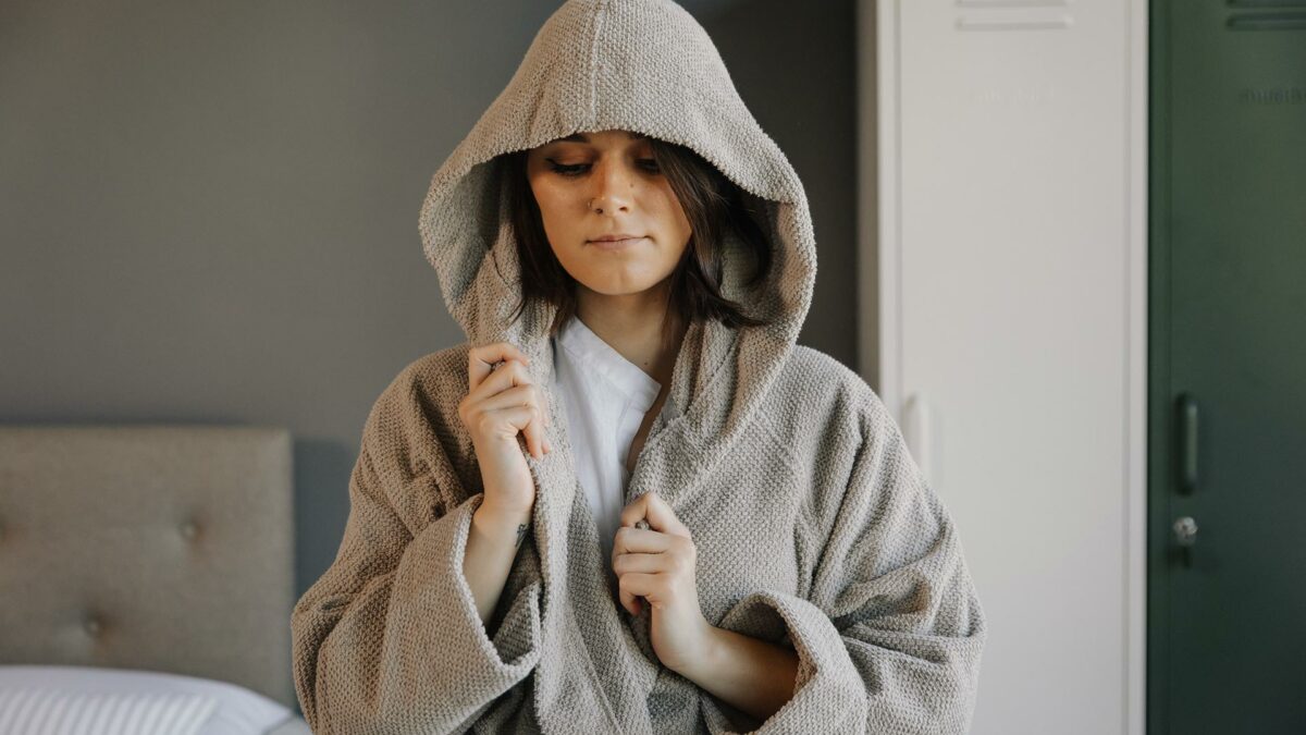hooded robe in cool beige 1280