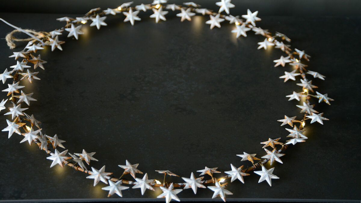 illuminated wreath with white stars