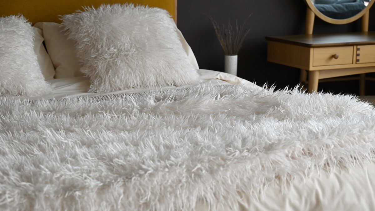 Deep Pile Faux Fur Throws - 3 Colours - Image 8