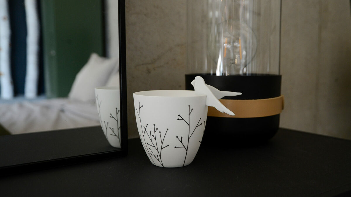 ivory porcelain t light holder with silver decoration