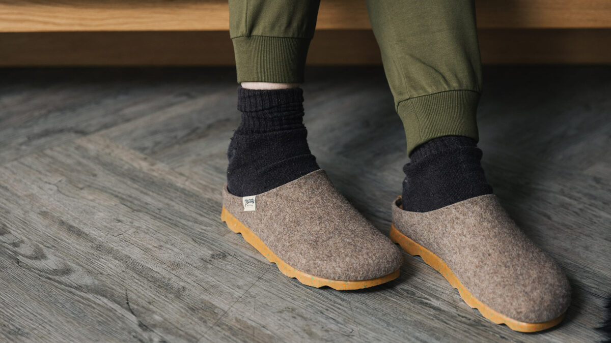 khaki joggers detail