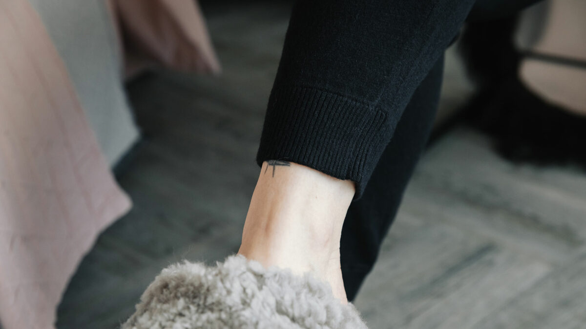 knitted joggers leg detail