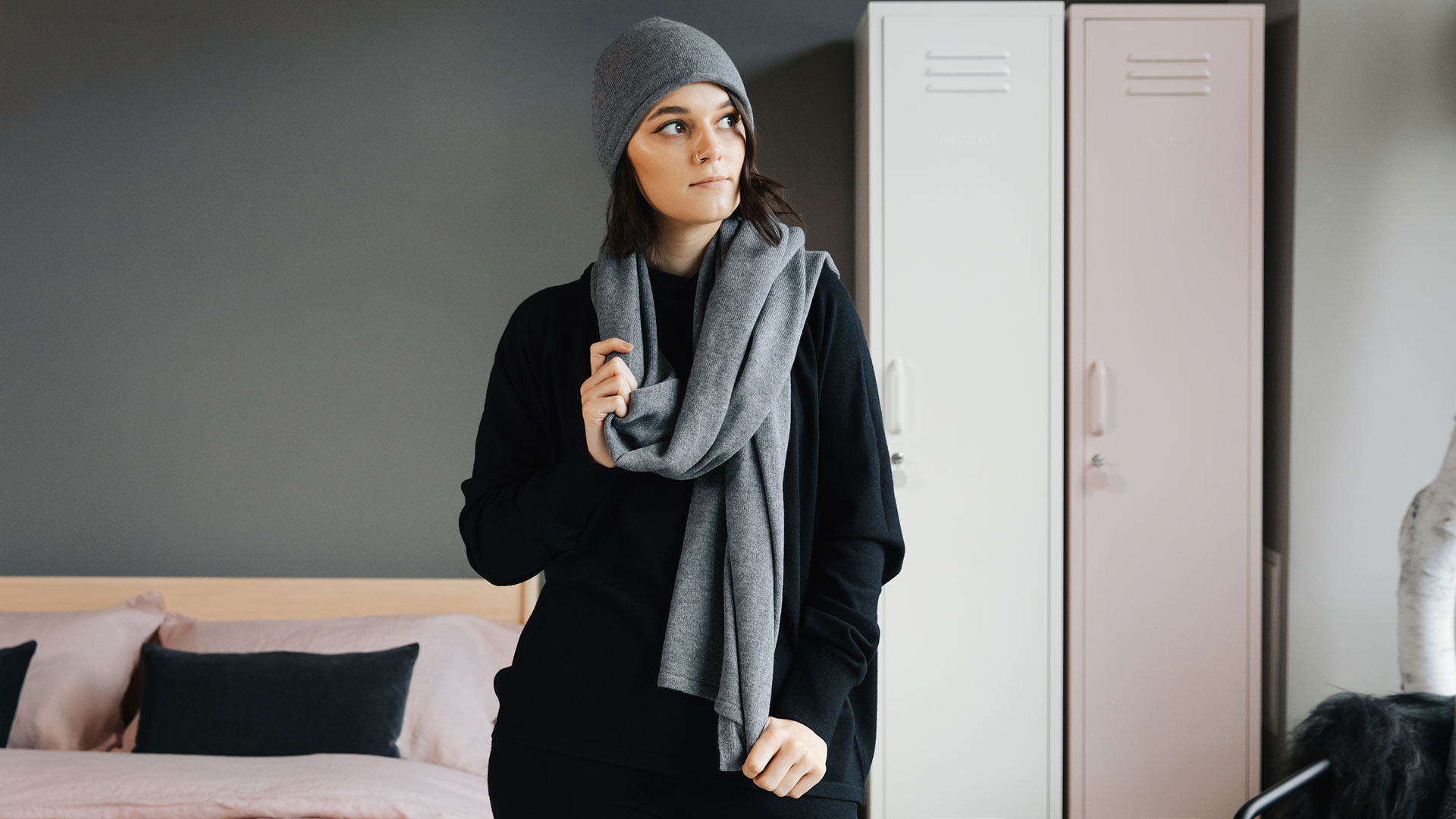 Knitted Hat and Scarf in Grey, Relaxation