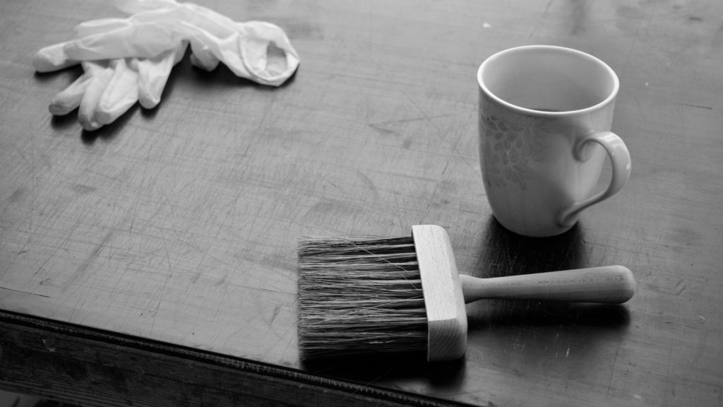 lHandmade Beds - lacquering-tea-time-BW
