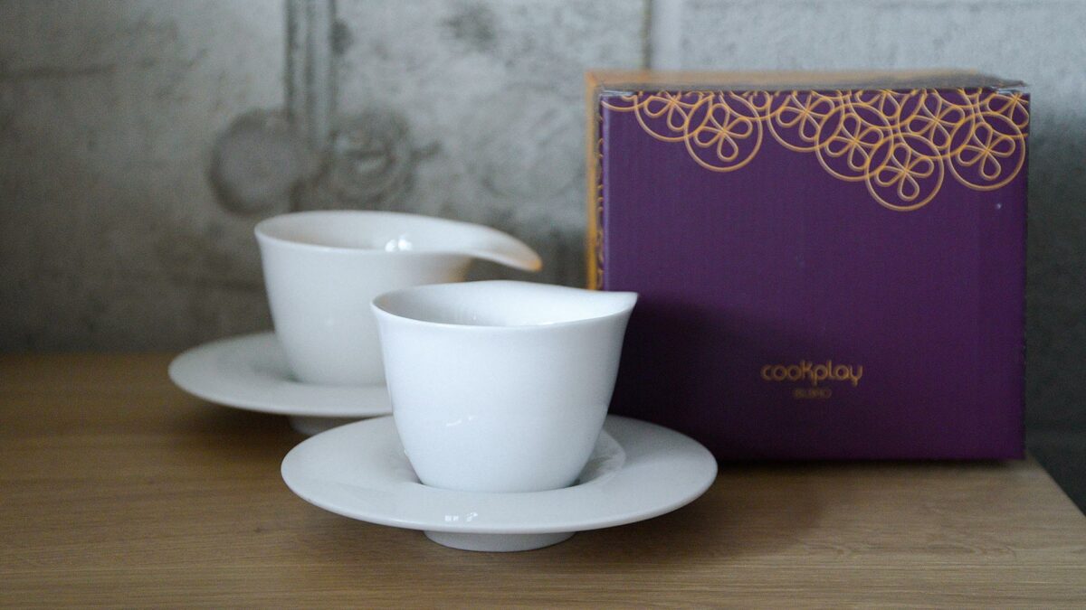 modern coffee cups and saucers set with gift box