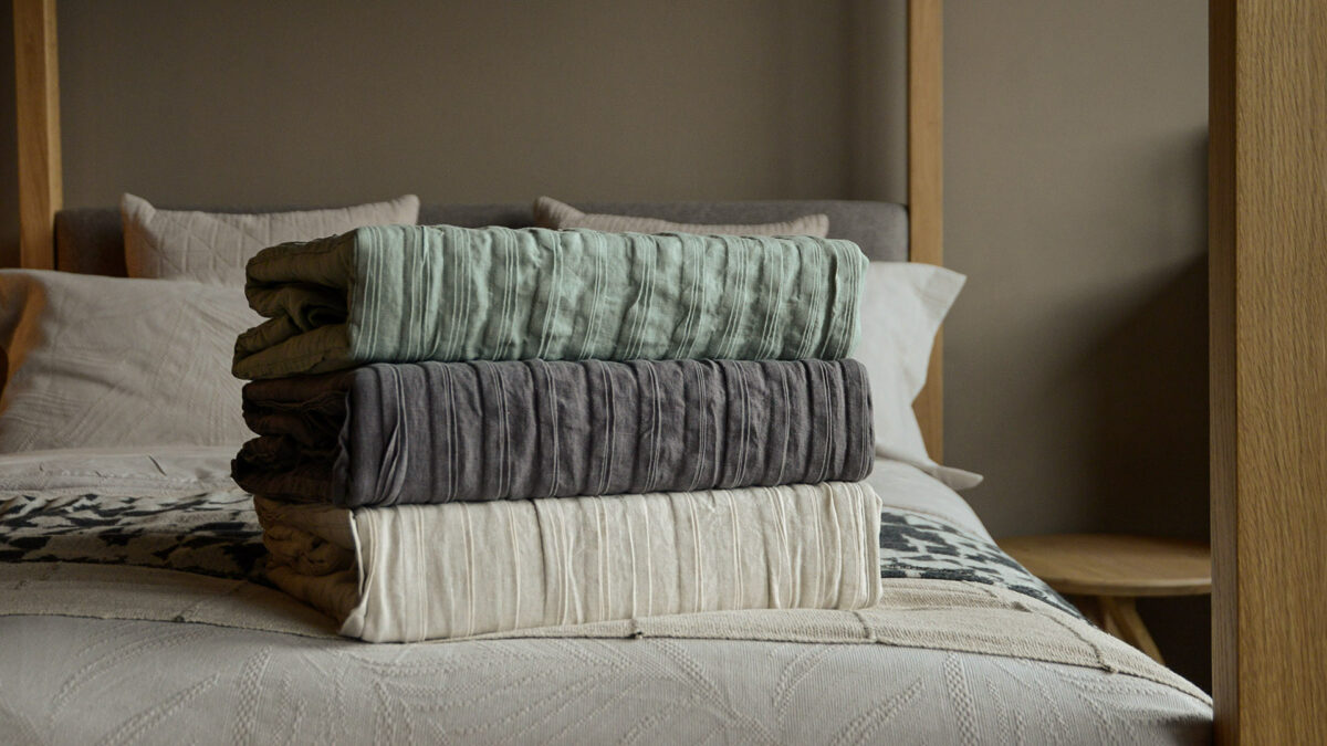 Linen ruffle edge throws in 3 colours