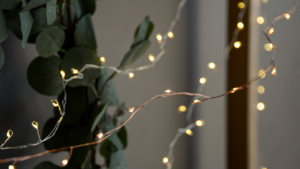 LED light strings with copper and silver wires