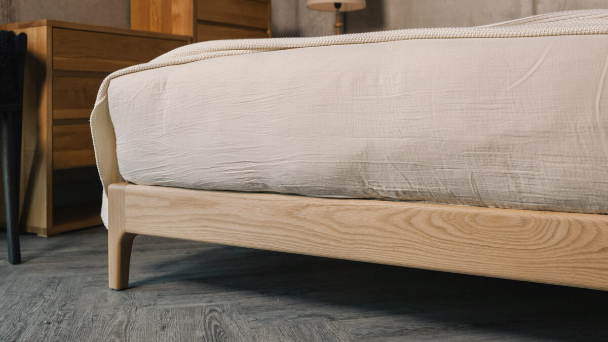 a closer look at the leg of the solid oak Pimlico bed