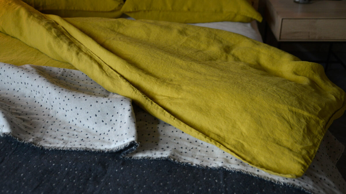 linen mix throw small dots pattern with linen bedding