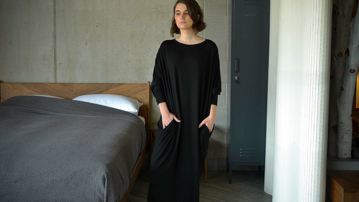 long sleeve jersey dress in black