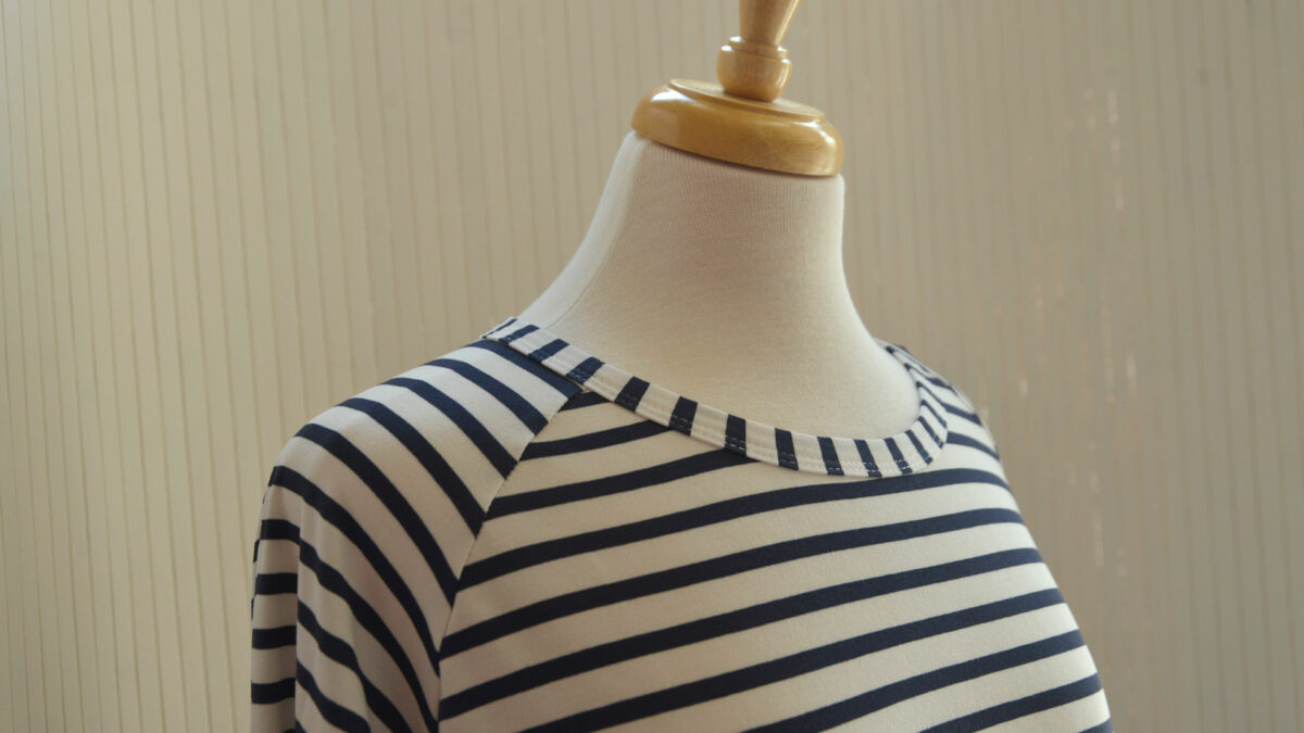 long striped top with round neck ink and white