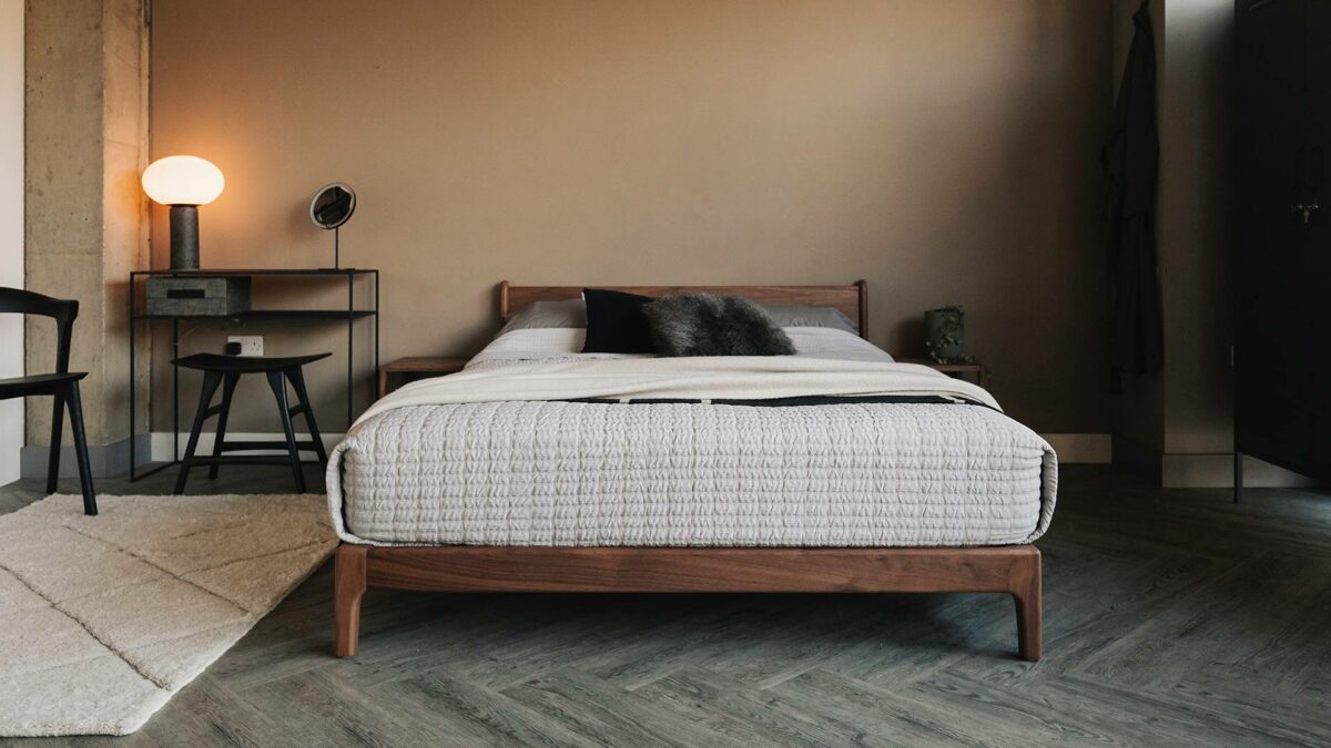 low Pimlico bed with ivory rug and black console