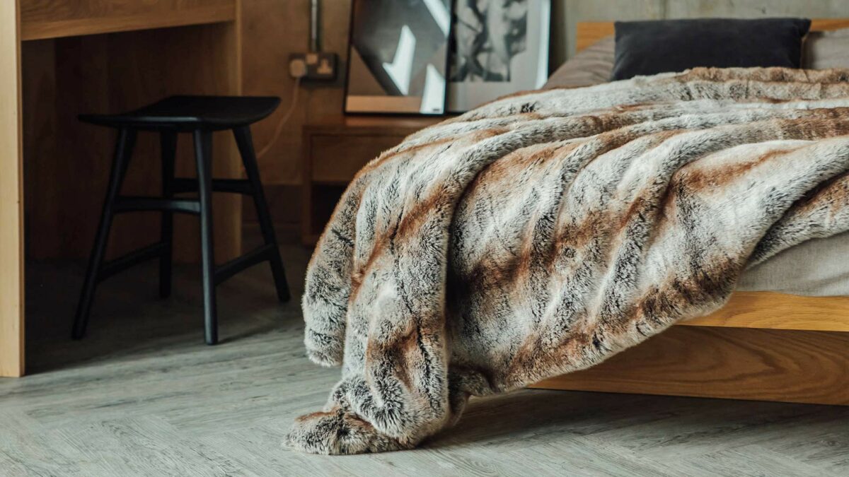 luxury-faux-fur-bedspread-on-kyoto