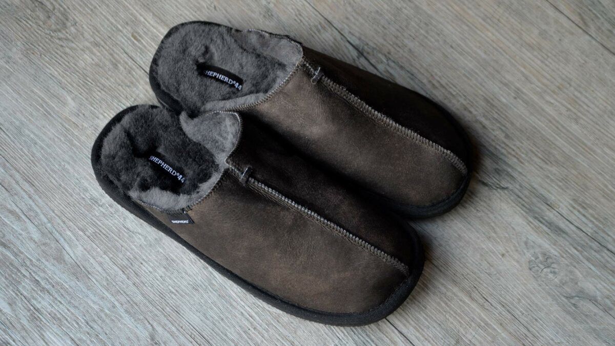 luxury dark brown sheepskin slip-on men's slippers